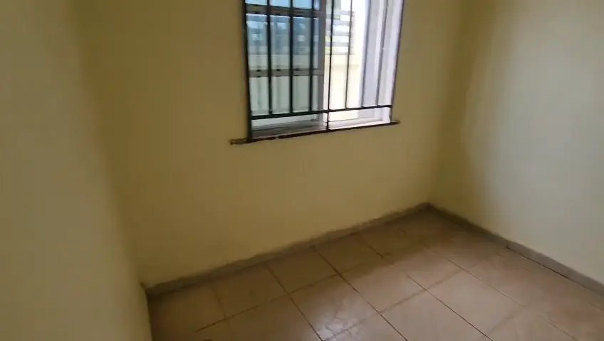 Room in Front Of School, photo 3 of 6