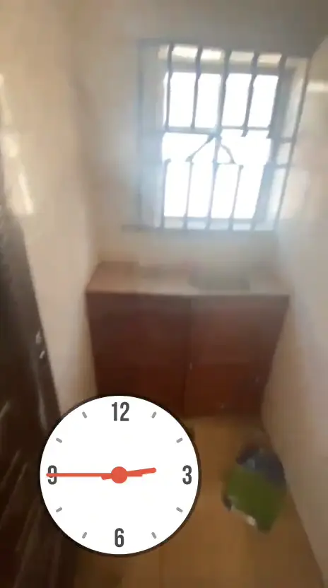 Clean room on Talba Road, photo 4 of 6