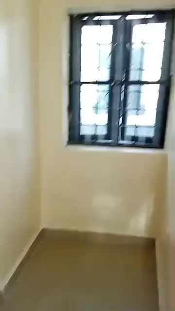 Newly built self-contain, photo 2 of 6