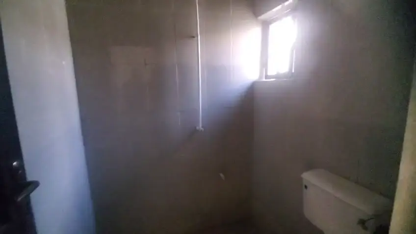 Spacious self-contain on Talba Road, photo 4 of 6